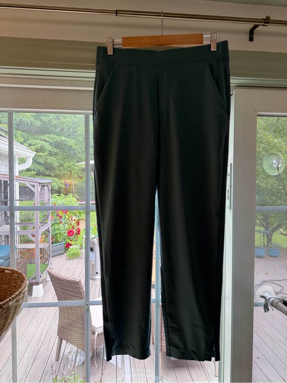 Athleta Black Ankle Pants Size 8 Zip Pocket Pull-On Travel